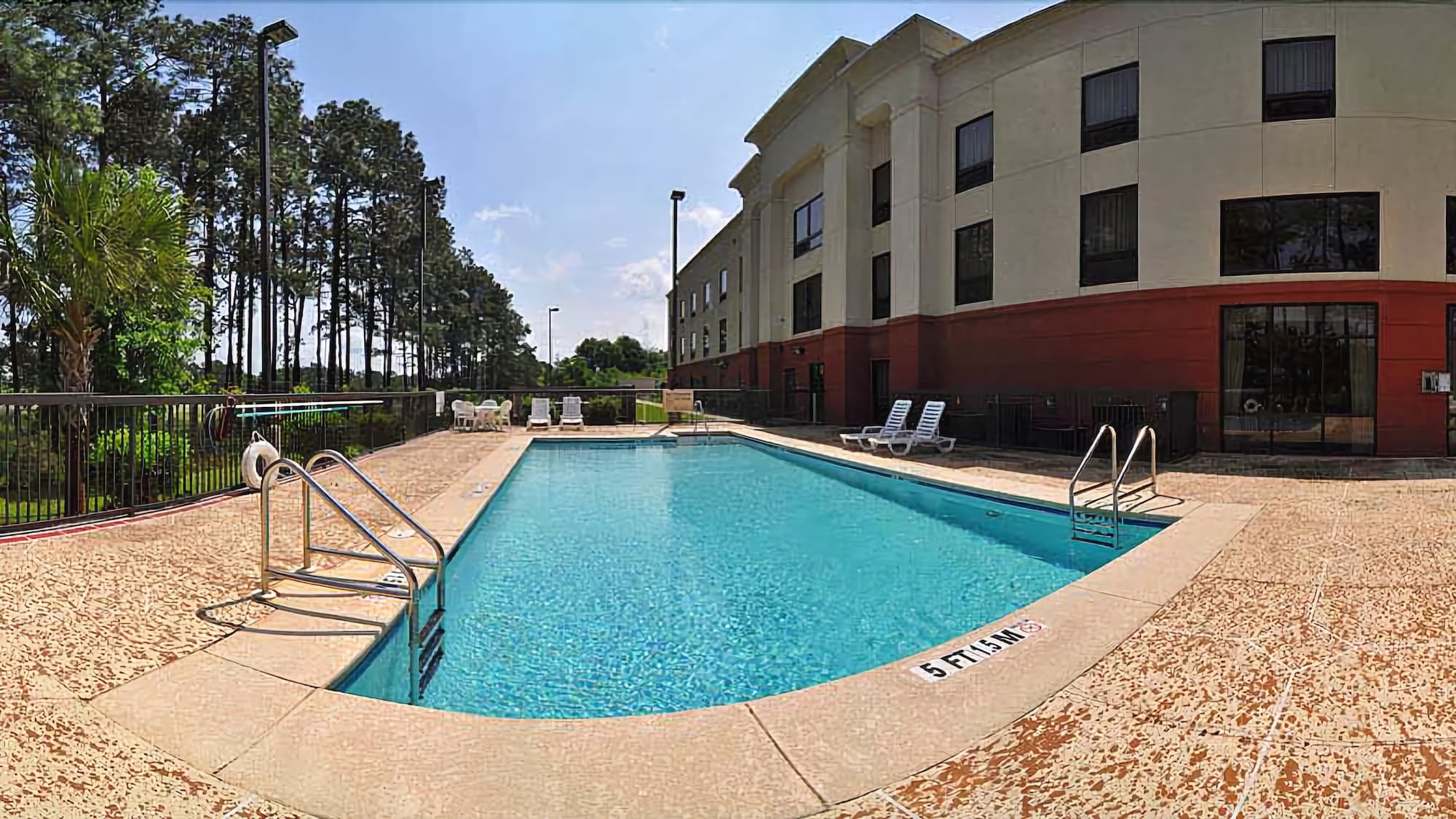 Hampton 3*